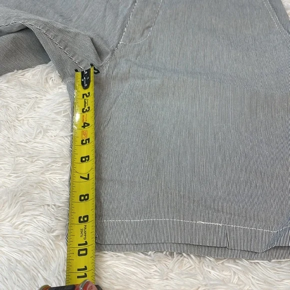 Dockers Gray Striped  Flat Front Shorts Casual Chino Style MENS SIZE 33 - Picture 2 of 7